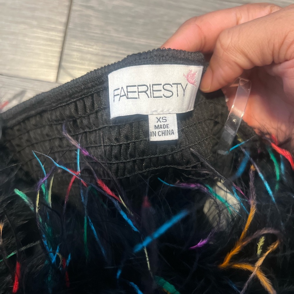 Chic Multicolor Feather Crop Top - image 7